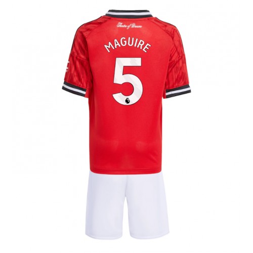 Stroje piłkarskie Manchester United Harry Maguire #5 Koszulka Podstawowej dla dzieci 2025-26 Krótki Rękaw (+ szorty)